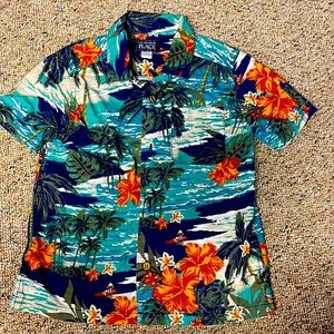 The children’s place button up T-shirt Hawaiian pattern size 5T boys